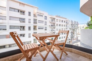 Outdoor dining - Appartement Chic Casablanca Centre – Smart TV 55” & Netflix (Casablanca)