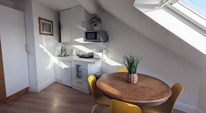 Dining - Cosy loft on the beach (Tramore)