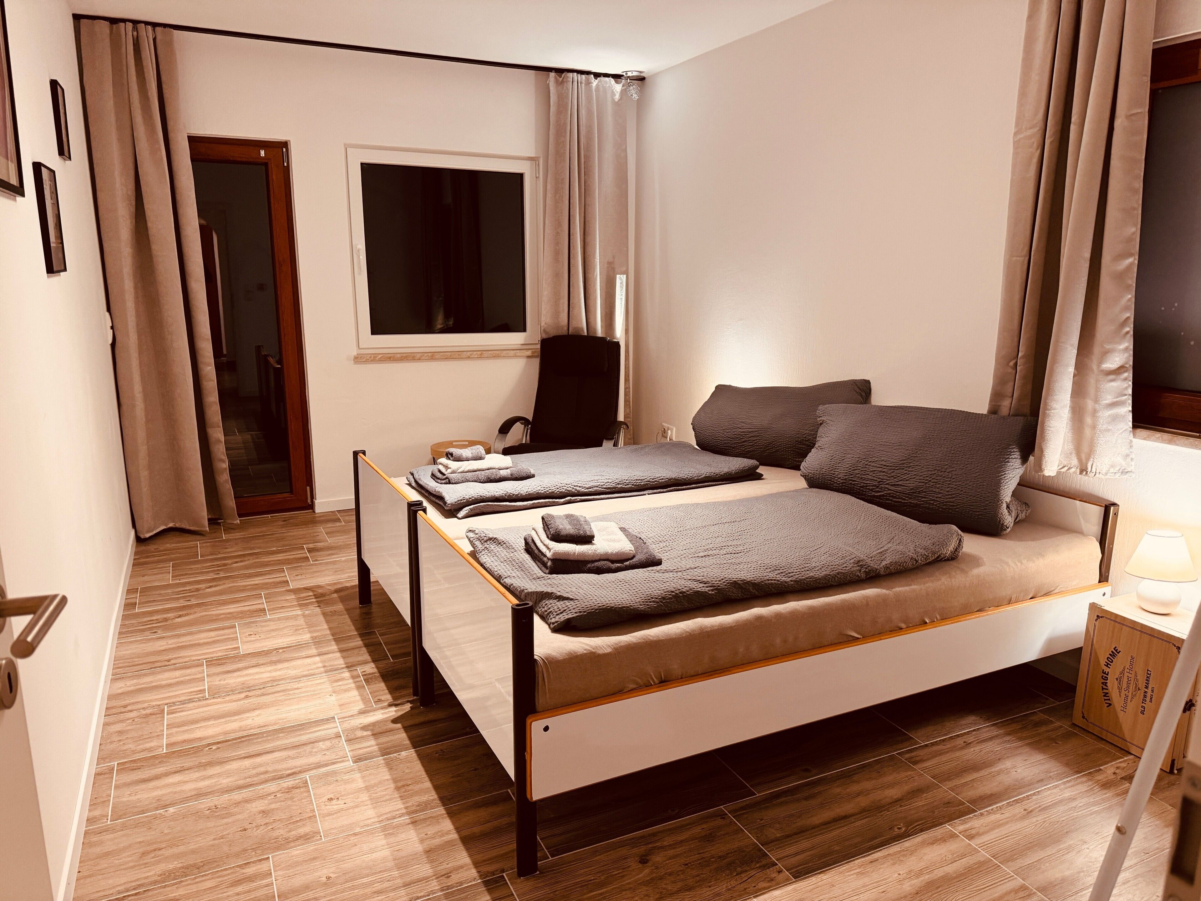 2 bedrooms, iron/ironing board, WiFi