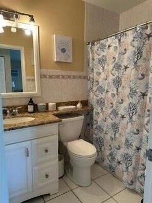 Shower, towels - Cozy Centrally Located Condo-Value Accommodation for your Island Vacation (Marco Island)