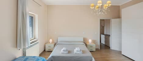 2 室のベッドルーム、WiFi、ベッドシーツ
