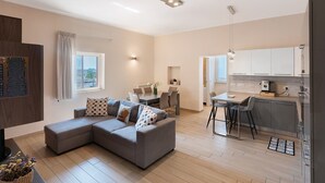 A modern apartment with a living room, dining area, and kitchen. - Apartment 'Diegopas' with Sea View, Wi-Fi and Air Conditioning (Sant'Antonio Abate)