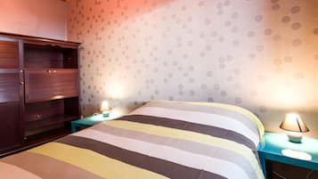 3 chambres, fer et planche à repasser, Wi-Fi, draps fournis