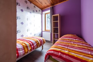 3 makuuhuonetta, silitysrauta/-lauta, Wi-Fi, vuodevaatteet