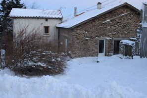 Exterior - Holiday Home 'Gîte Du Pré Charmant' with Private Garden and Wi-Fi (Saint-Romain-les-Atheux)
