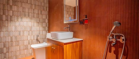 Superior Double Room | Bathroom | Towels