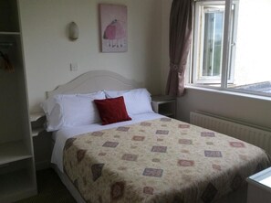 Cortinas blackout, tabla de planchar con plancha y wifi gratis 