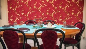 Estudio clásico, balcón, vistas a la montaña | Restauración