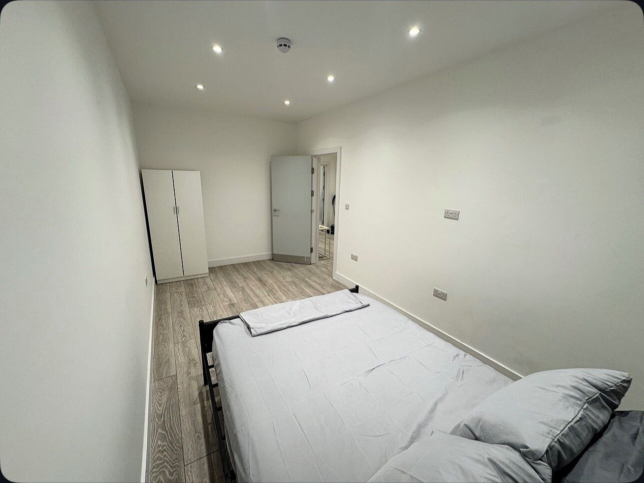 3 chambres, fer et planche à repasser, Wi-Fi, draps fournis