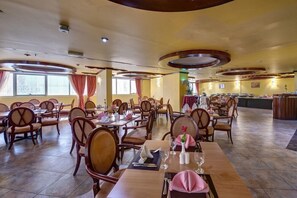 Dining - Sunday Sharjah Aparthotel Formerly Royal Tulip (Sharjah)