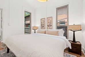 Ferienhaus, Mehrere Betten, Whirlpool, Gartenblick (Little Luxe Retreat) | 3 Schlafzimmer, individuell dekoriert, individuell eingerichtet