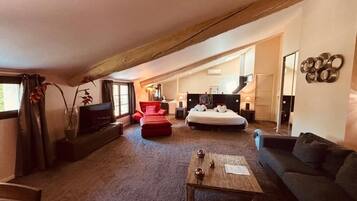 Deluxe Double Room, Garden View