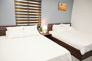 Seprai premium, selimut bulu angsa, busa memori, dan minibar