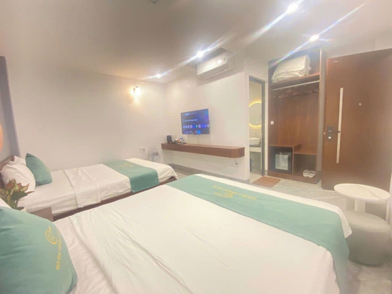 Quarto quádruplo família | Roupas de cama premium, edredons de pluma