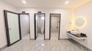 Fælles sovesal - byudsigt | Badeværelse