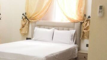 5 bedrooms, internet, bed sheets