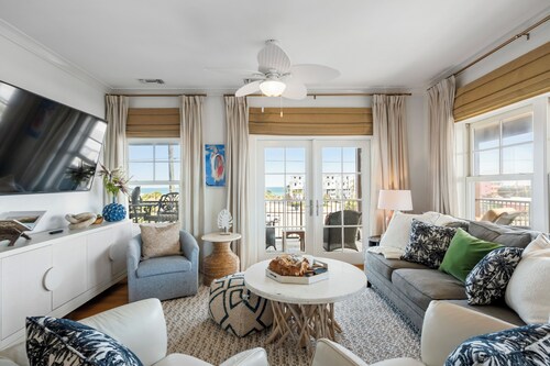 **Brand New to rental market**Sea Salt & Ivy, 3 BR 2 Bath Condo on SGI, Elevator, Dog Friendly 266 steps to the beach...