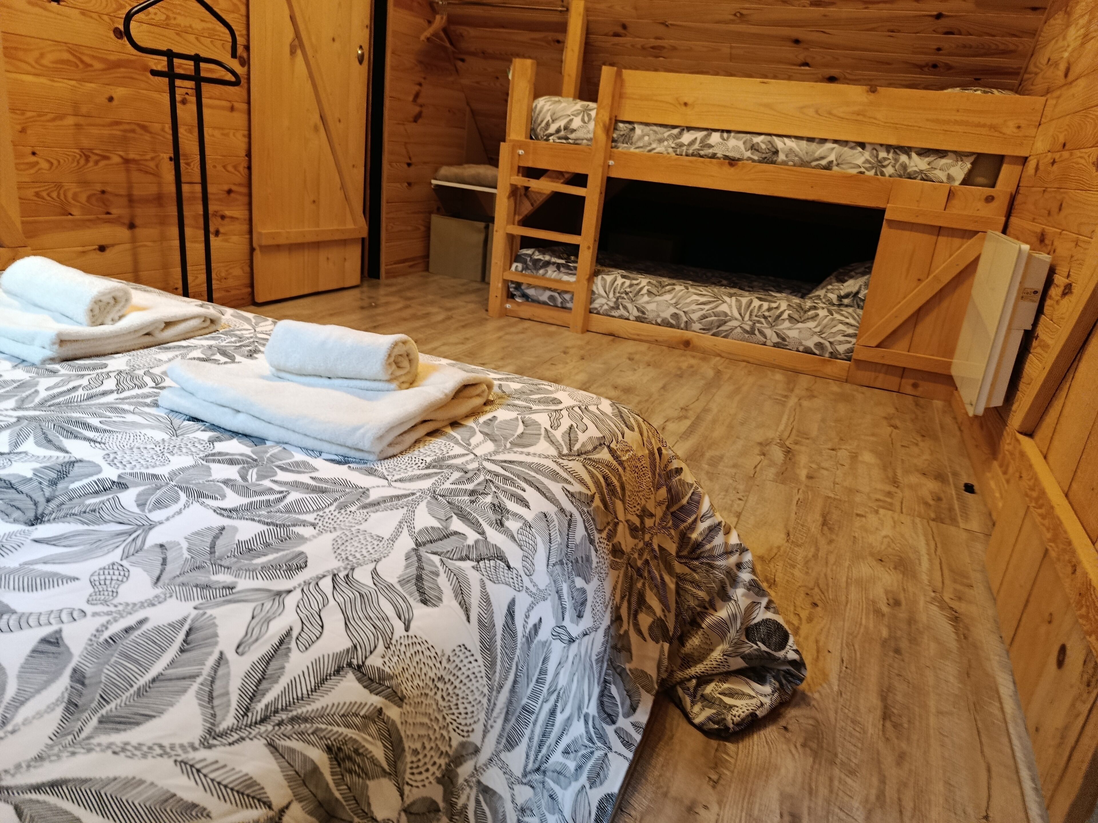 1 bedroom, travel cot, WiFi, bed sheets