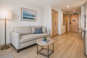 Living area - Downtown Toronto Studio Retreat. City Lights Await! (Toronto)