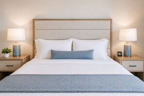 Room - Downtown Toronto Studio Retreat. City Lights Await! (Toronto)