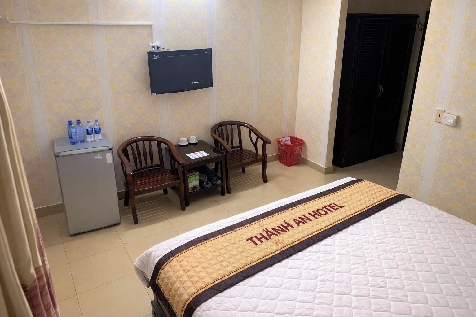 Habitación doble Deluxe, vista a la ciudad | Escritorio y cortinas blackout 