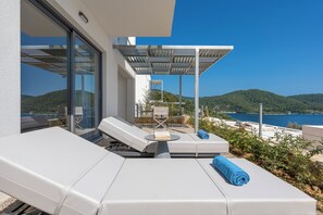 Junior Suite Sea View Elevated Ground Floor | 테라스/파티오