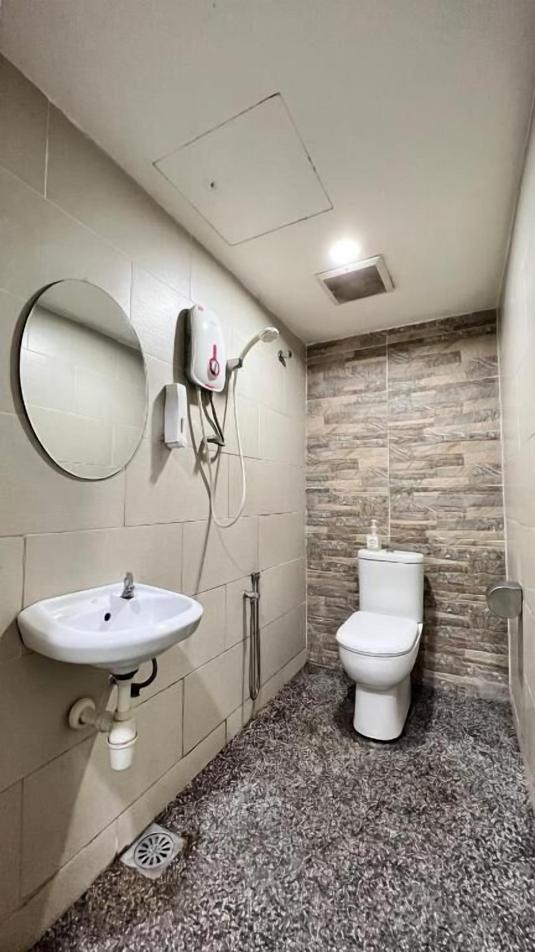 Shower, free toiletries, towels, soap