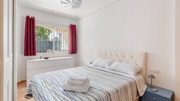 3 quartos, ferros/tábuas de passar roupa, Wi-Fi, roupa de cama