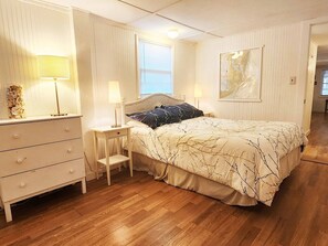 Iron/ironing board, free WiFi - Blue Anchor Charming Beach Cottage. Short Walk to  Beach, North Litchfield (Pawleys Island)