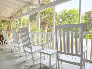 Property grounds - Blue Anchor Charming Beach Cottage. Short Walk to  Beach, North Litchfield (Pawleys Island)