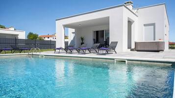 Family Villa, 2 Bedrooms, 2 Bathrooms (Holiday Home Vallis Pool&Jaccuzi) | Pool | Seasonal outdoor pool
