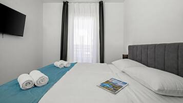 Family House, 2 Bedrooms, 2 Bathrooms (Holiday Home Maris Pool & Jacuzzi) | 2 bedrooms