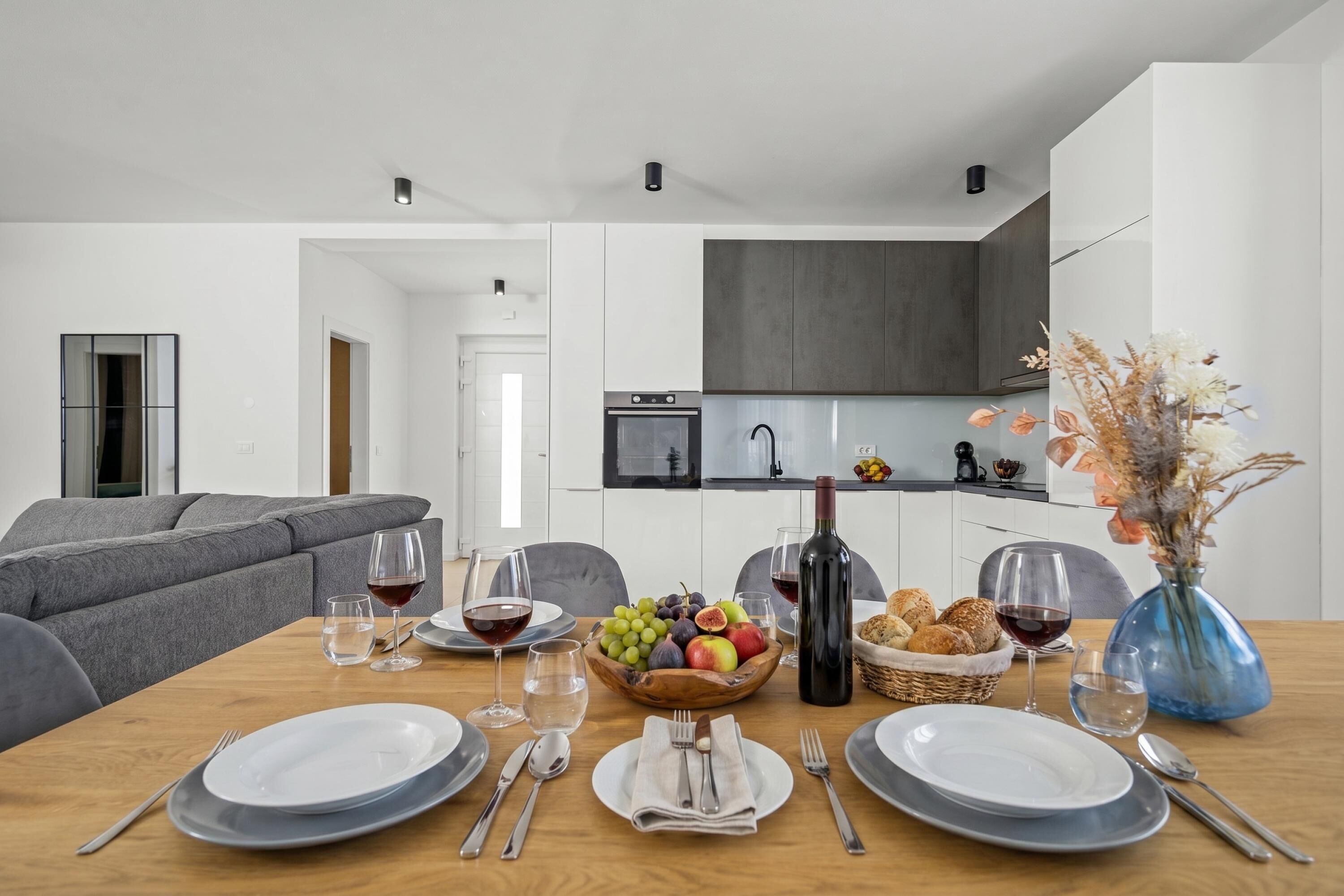 Family House, 2 Bedrooms, 2 Bathrooms (Holiday Home Maris Pool & Jacuzzi) | Dining