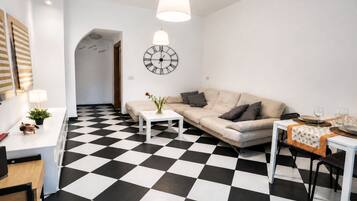 Standard-Apartment, 1 Schlafzimmer (Centro Storico Savona - Porto) | Wohnbereich