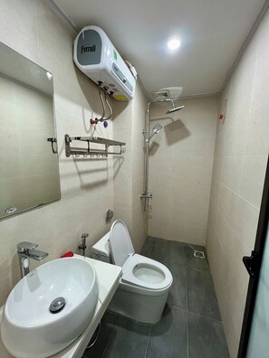 Basic Studio, City View | Bathroom - Ngoc Nhu Motel (Ho Chi Minh)