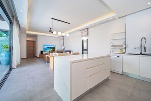 Villa, eigener Pool | Innenbereich