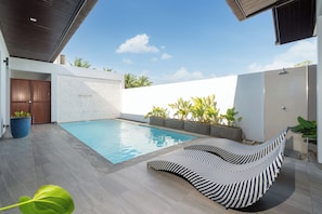 Hồ bơi ngoài trời 