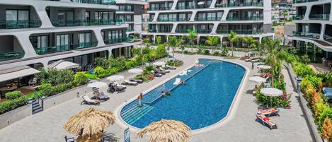 3 piscines extérieures