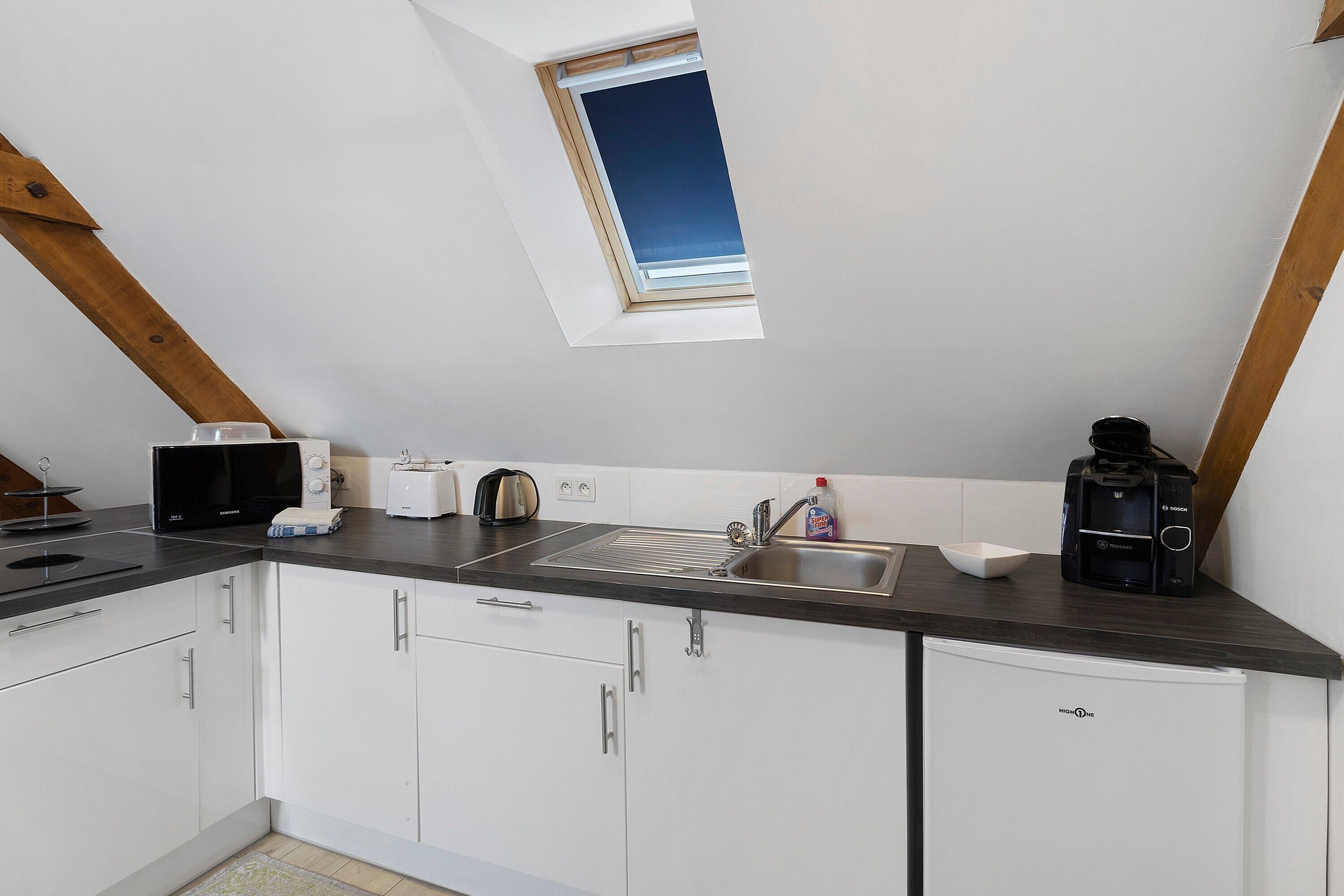Fridge, microwave, stovetop, coffee/tea maker