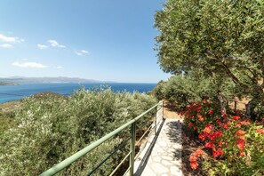 Property grounds - Studio with Mirabello Bay View (Agios Nikolaos)