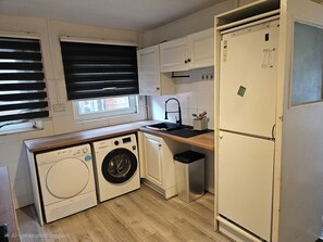 Interior - M4 Victoria Hub 6 (Newport)