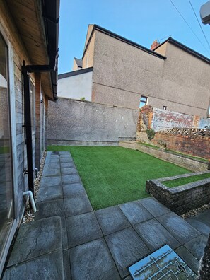 Property grounds - M4 Victoria Hub 6 (Newport)