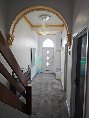 Interior - M4 Victoria Hub 6 (Newport)