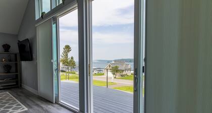 Ontario Blue. Modern 3-bedroom house with AC in charming Fair Haven.
