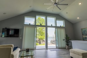 TV - Ontario Blue. Modern 3-bedroom house with AC in charming Fair Haven. (Sterling)