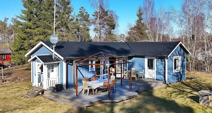 Cozy vacation home near Mönsteras Baltic Sea archipelago forest water tranquility