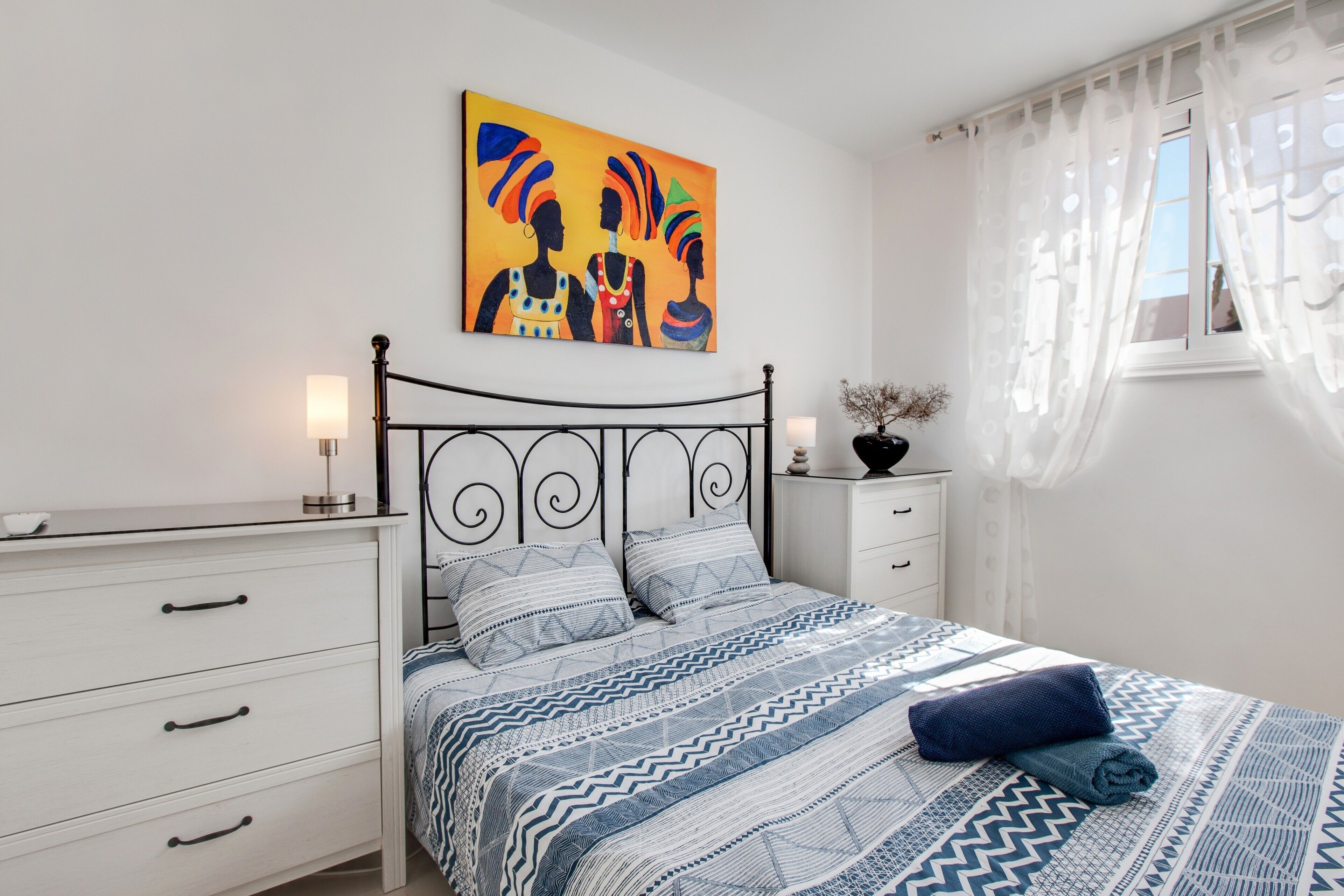5 bedrooms, iron/ironing board, WiFi, bed sheets