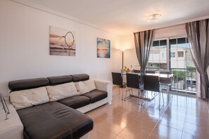 TV - Casa Orquidea Sea View Chalet with Pool & Rooftop Terrace in Quiet Coastal Area, Pelada Beach. (El Médano)