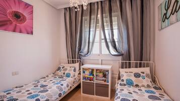 5 bedrooms, iron/ironing board, WiFi, bed sheets