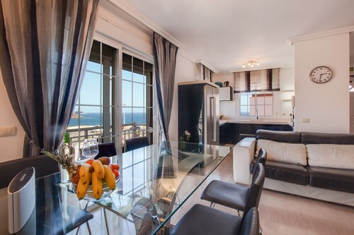 Casa Orquidea – Chalet mit Meerblick, Pool & Dachterrasse in ruhiger Küstenlage, Pelada Beach